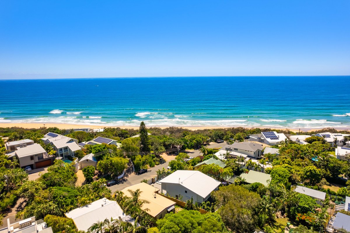 Luxury Beach Home with Views, 100m to Beach