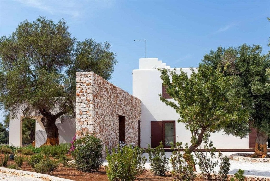 Spacious wonderful villa with pool and seaview gallery image 3