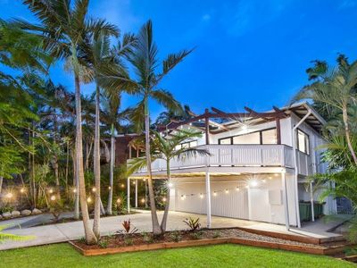 “LUXE” – Noosa Hill Home – Heated Pool