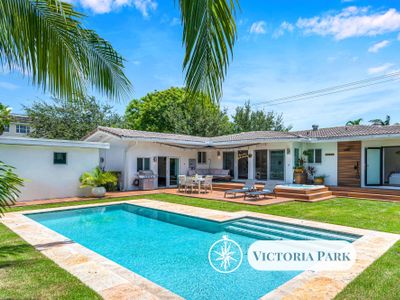Centrally Located | Heated pool | Oasis Key