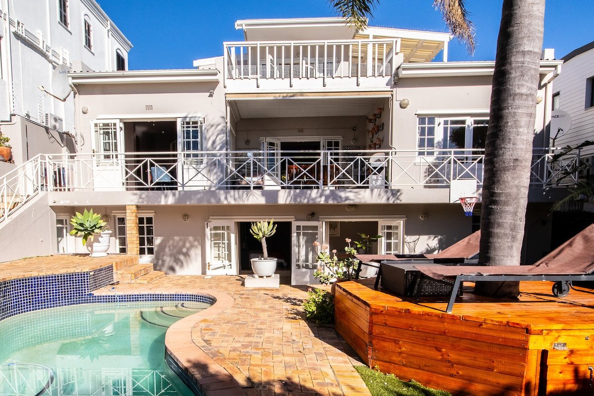 Luxury house with pool & panoramic views gallery image 3