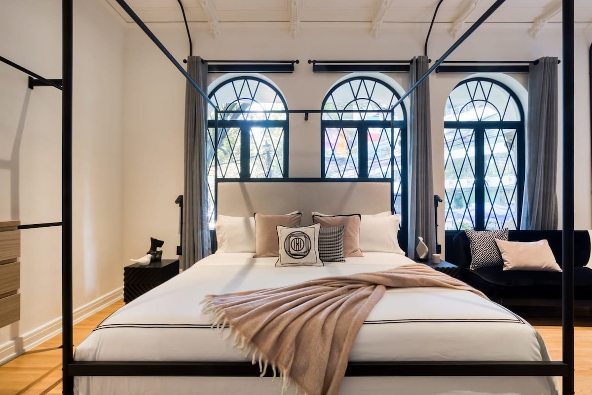 Bar+Gym & Lounge | Daily Hskp | Deluxe Suites gallery image 3