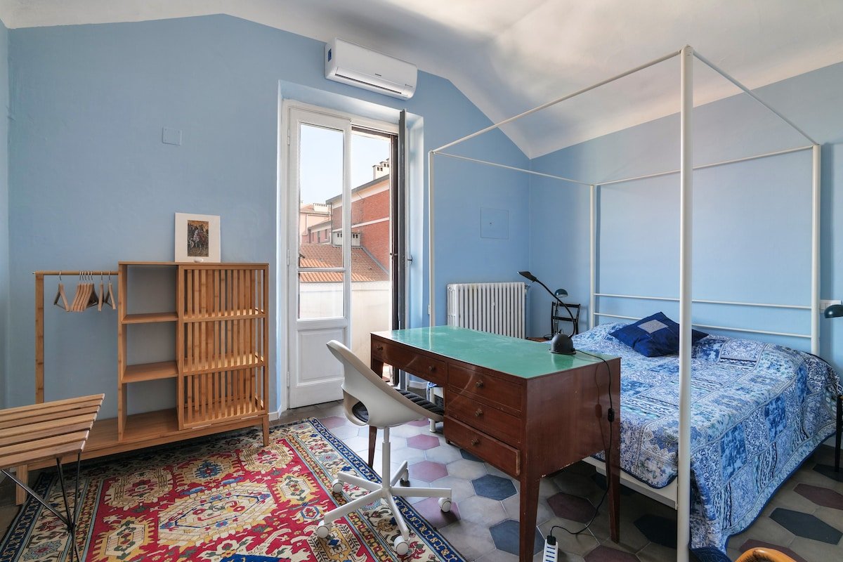 Bright, quiet, cozy home in Città Studi gallery image 2