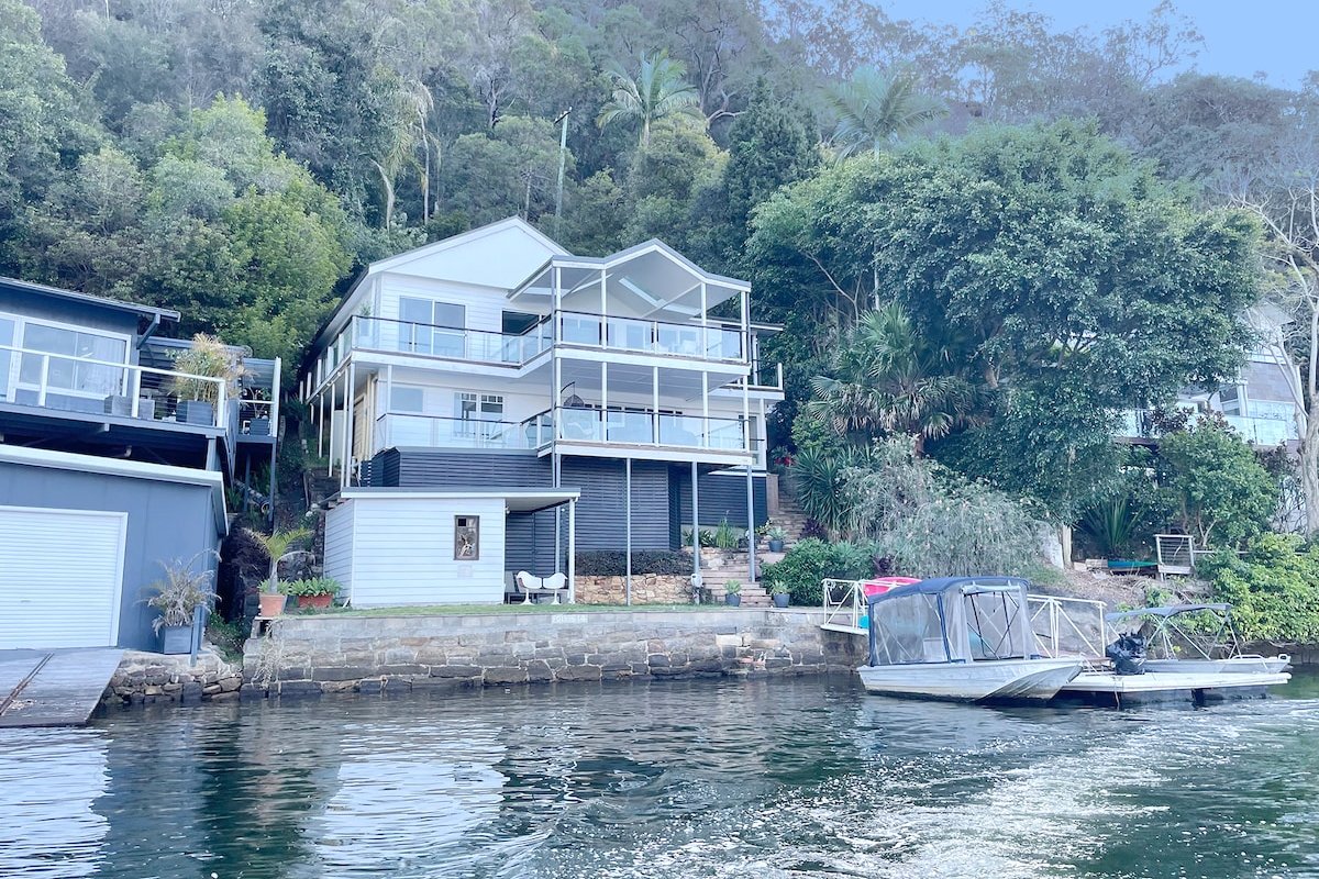 NINE at Berowra Waters, waterfront house, hot tub gallery image 4