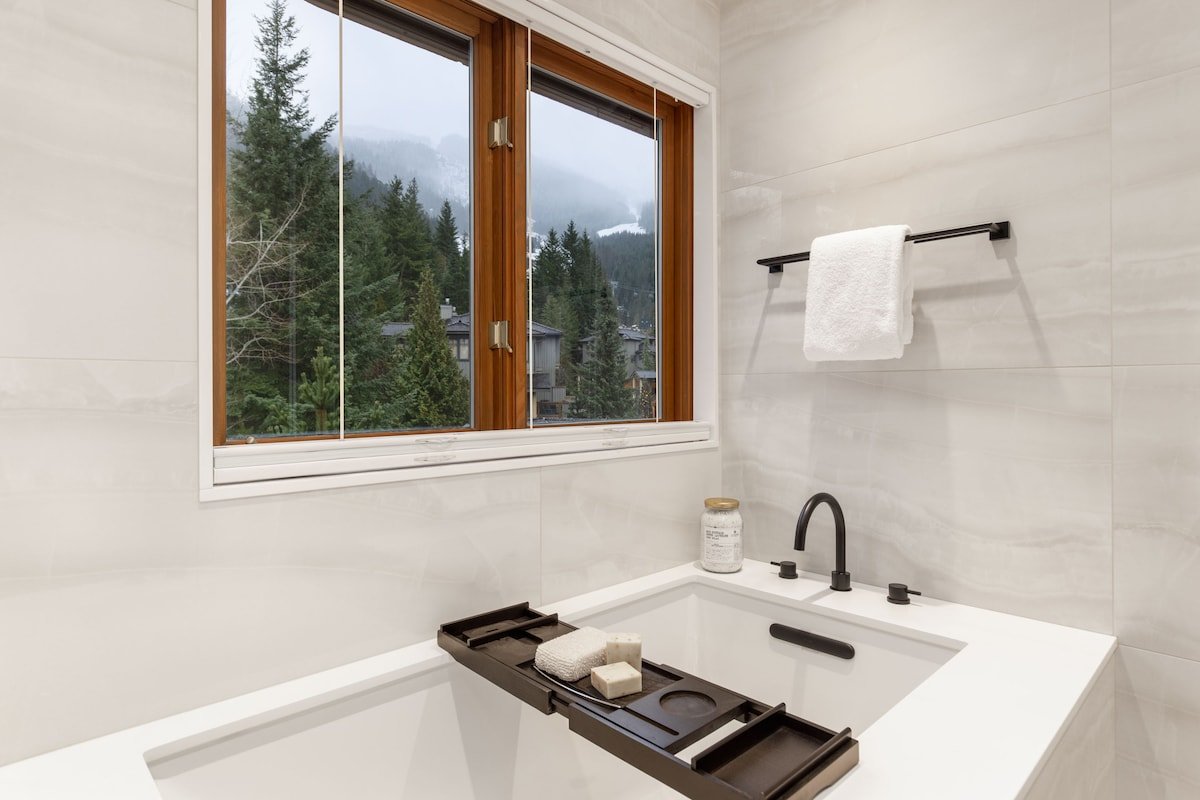 Cozy townhouse w/ ski access & hot tub gallery image 3