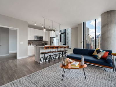 Downtown 2BR Oasis: Skyline Views + Prime Location