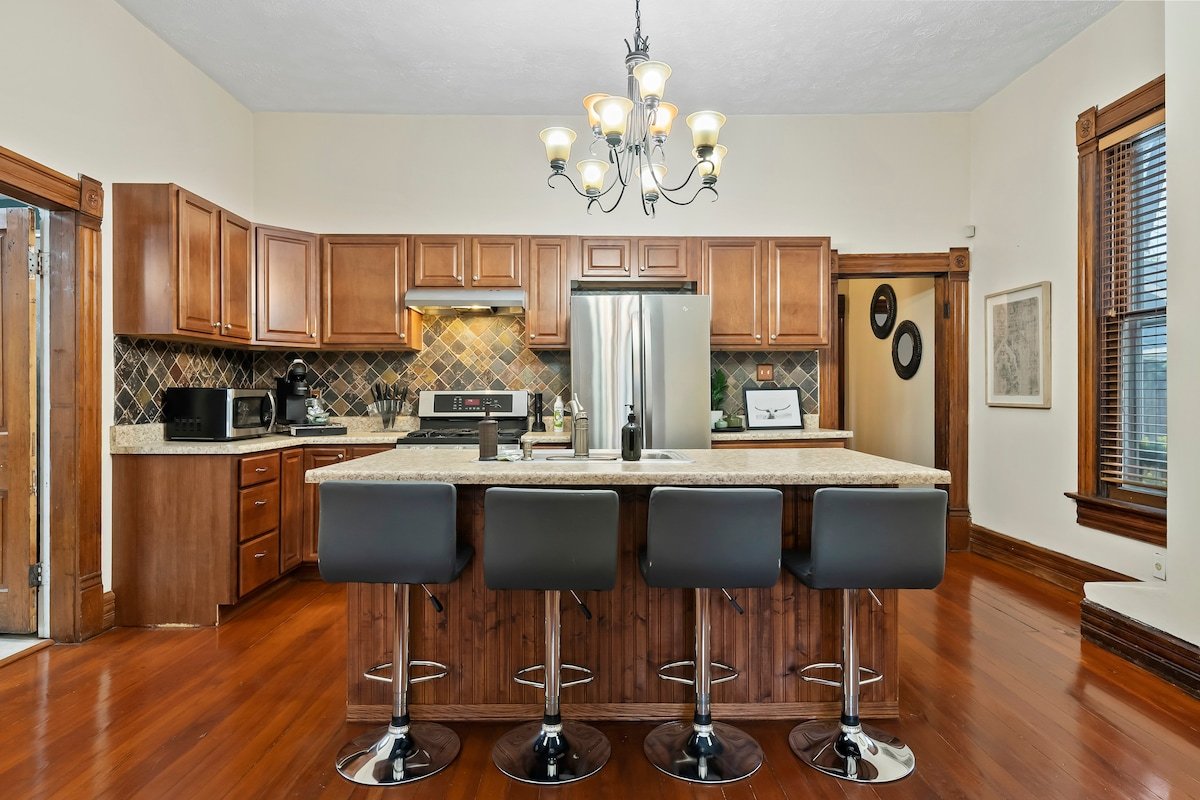 Entire Duplex | Fenced Backyard | Garage | Grill gallery image 4