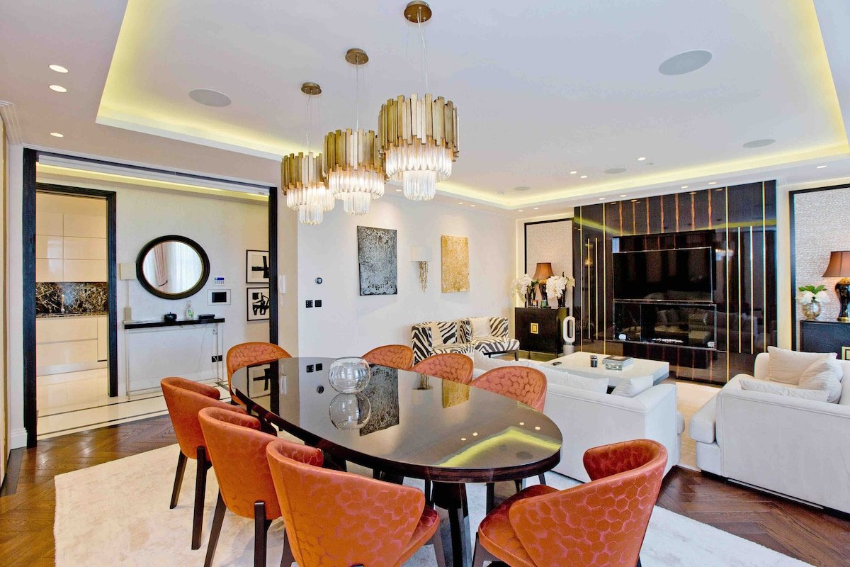 Luxury 3 Bed 3 Bath Knightsbridge opposite Harrods gallery image 2