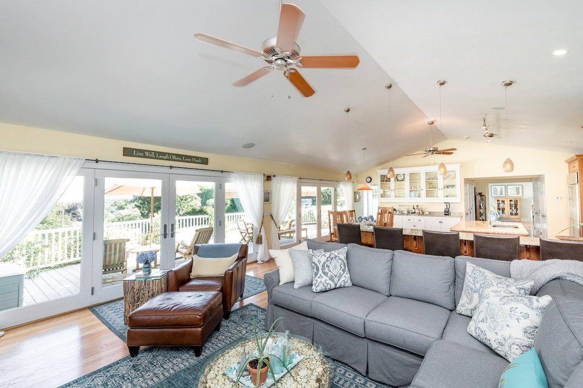 Luxury Casabella Beach House gallery image 2