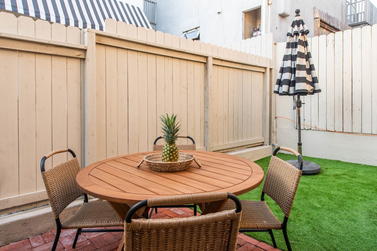 7 Bedroom Ohana Beach House*Steps to Sand*Patios gallery image 5