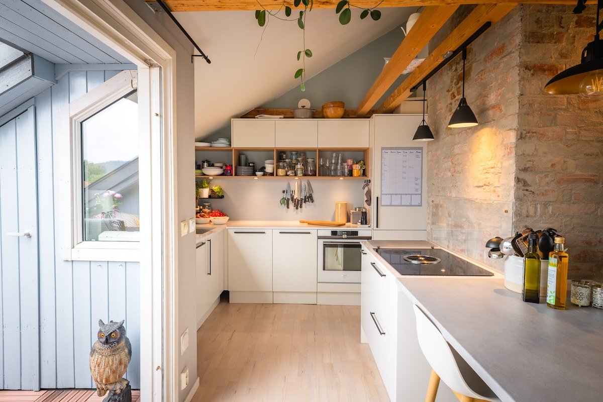 Central 4BR Loft w/ Peaceful Terrace & Huge Garden gallery image 3