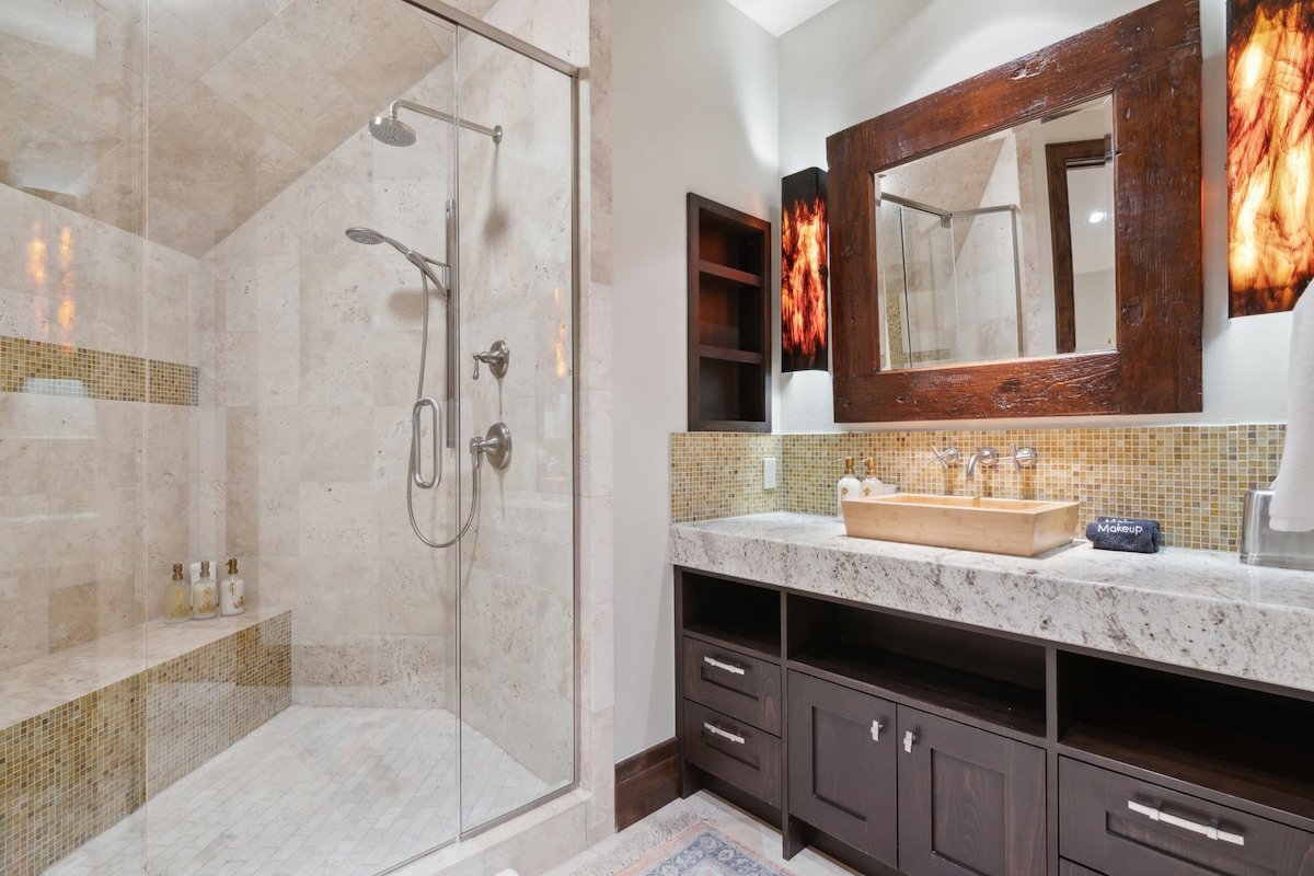 Holden gallery image 5