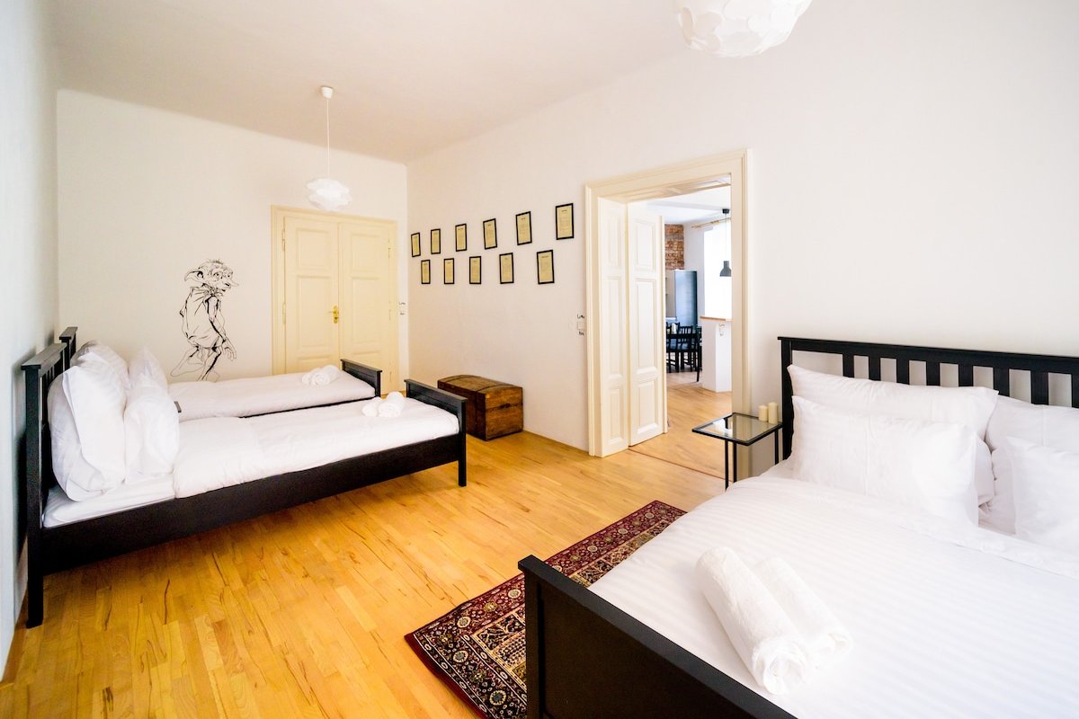 4BR+2.5BATH Amazing HARRY POTTER’S apt at OLD TOWN gallery image 2