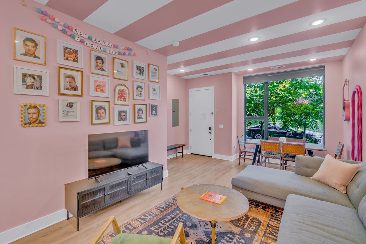 The NEW Swiftie Suite: Music Row Manor w/12 Beds! gallery image 4