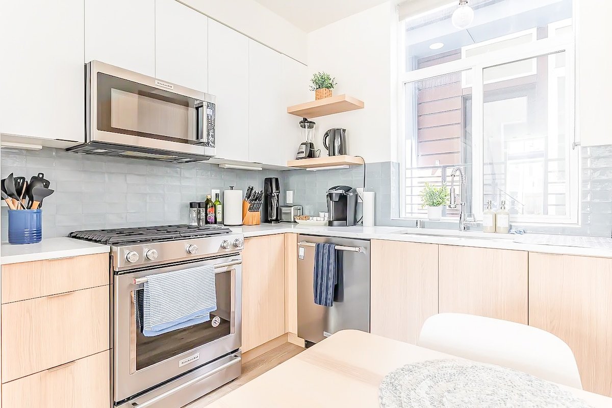 Queen Anne Escape | 2BR Near Parks & Transit gallery image 4