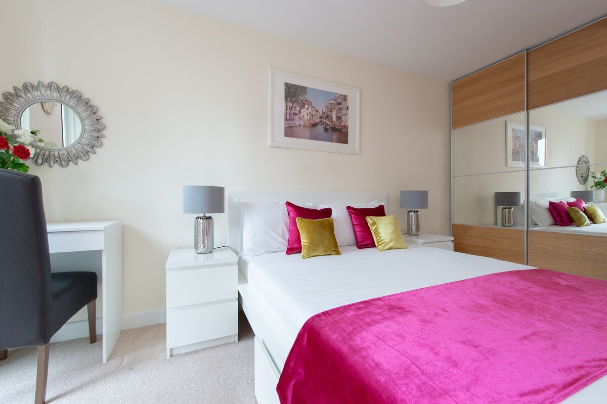 3 bedroom Aldgate East gallery image 3