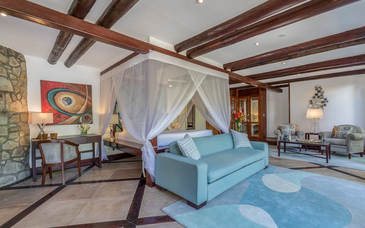 Mount Hartman Bay Estate Beach House gallery image 2