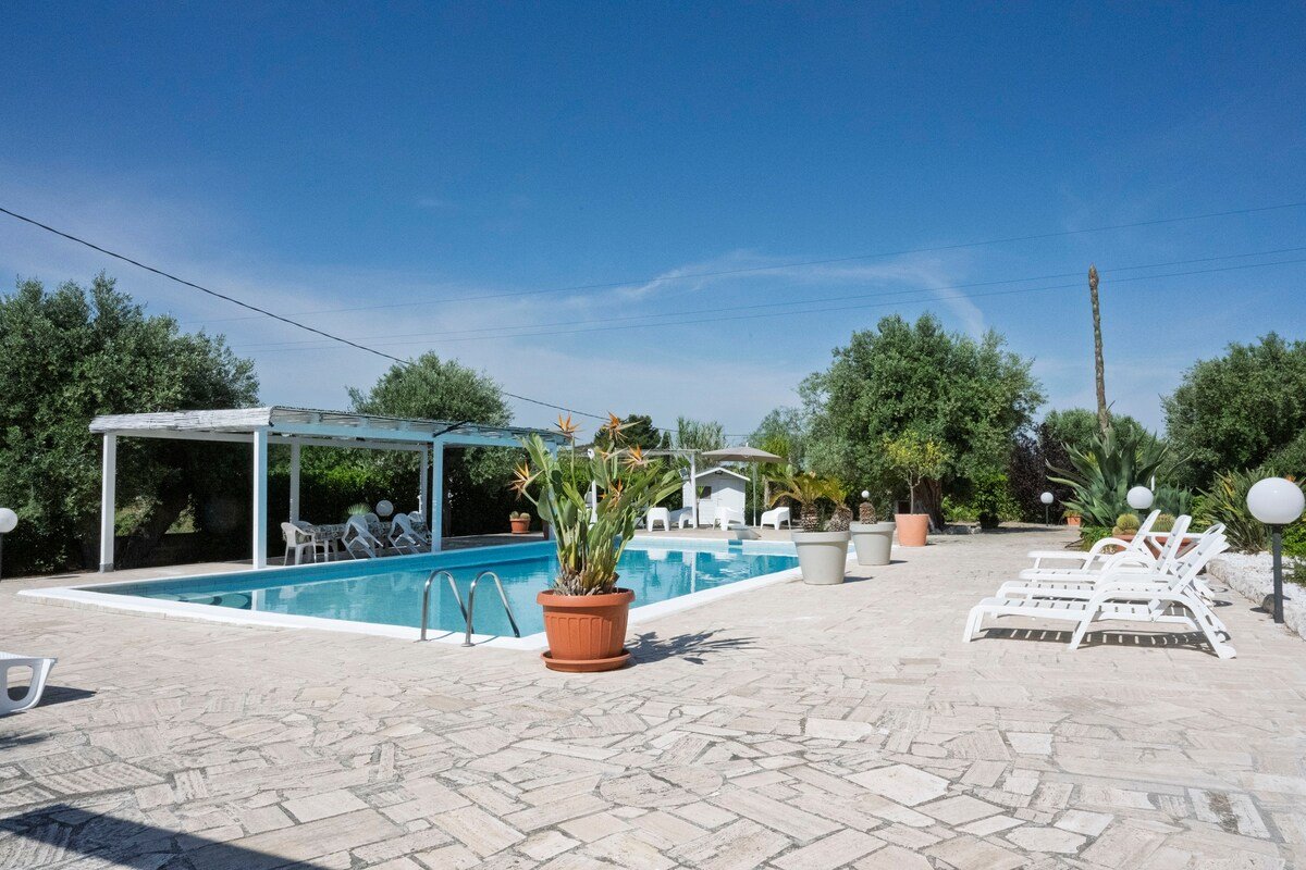 Villa with Pool in Puglia for 8 people gallery image 3