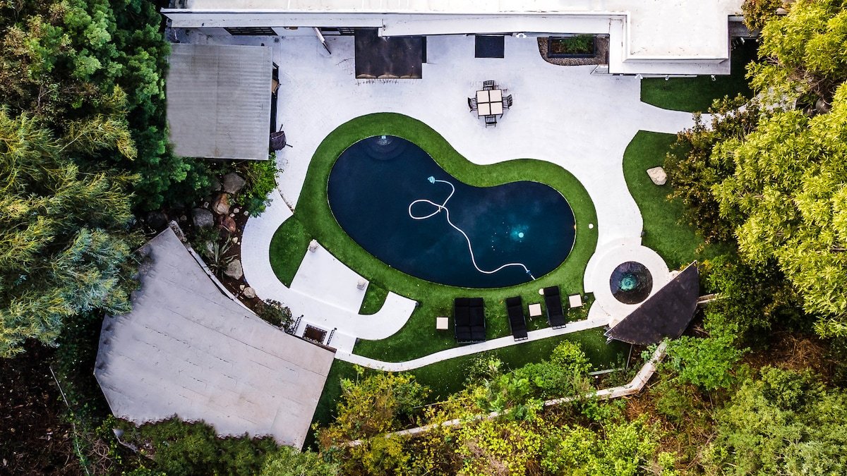 Elvis’ Hollywood Hills Hideaway gallery image 2