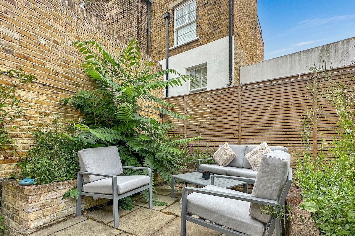 3 bedroom house behind Harrods gallery image 4