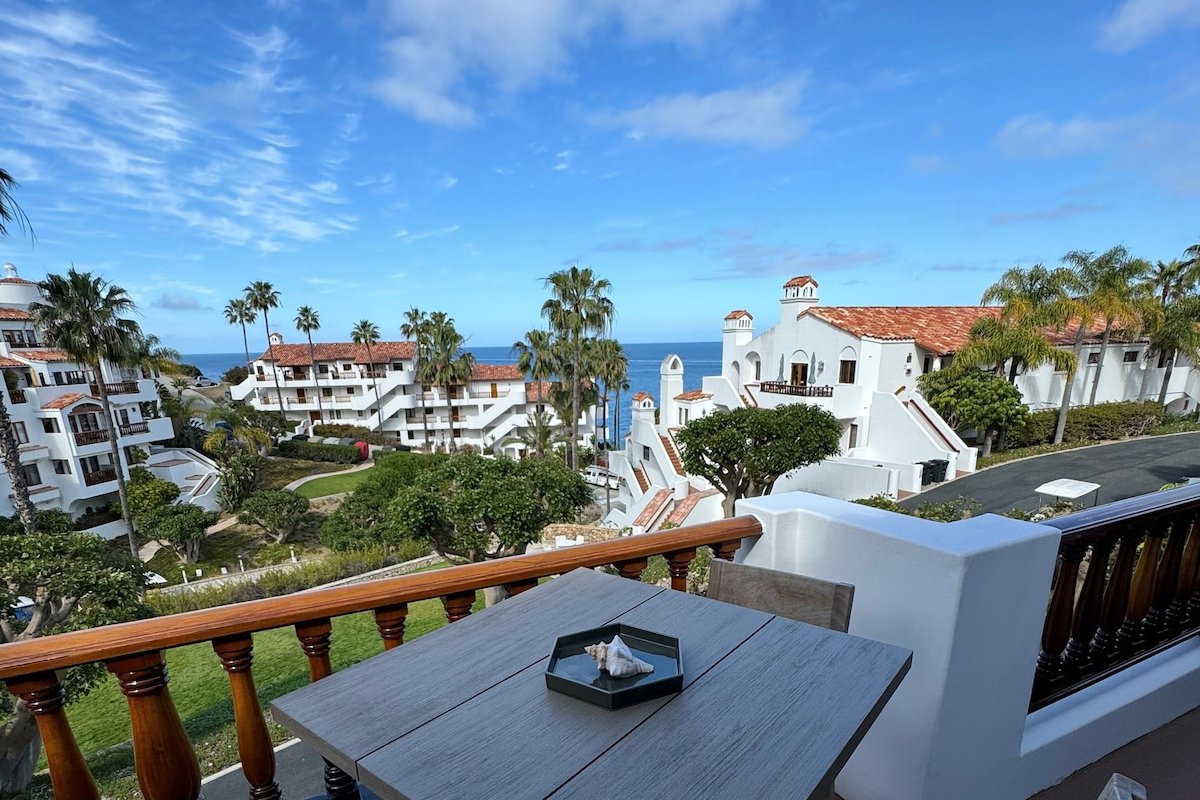 Stunning Hamilton Cove Condo with 6 Seat Golf Cart gallery image 2