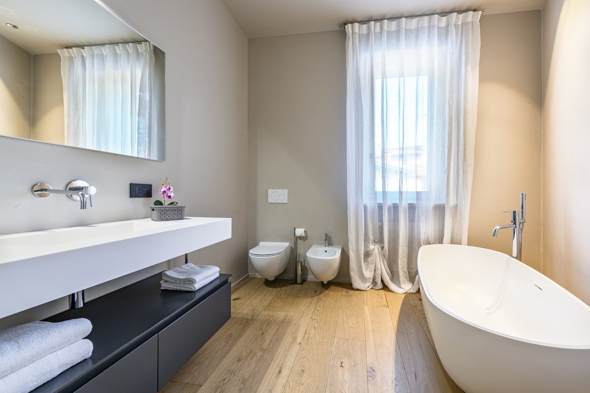 [Luxury Apt Essence]: 2 Rooms, 2 bath, Wi-Fi gallery image 5