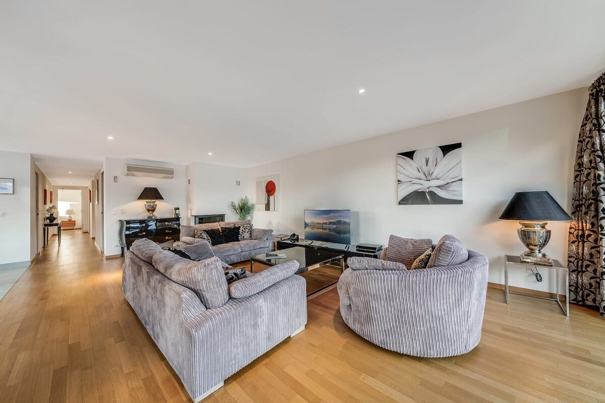 Luxury Apartment in Montreux with Panoramic Views gallery image 5
