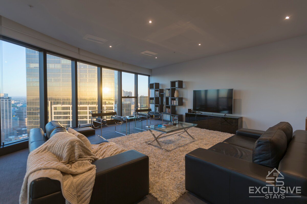 Luxurious 3-Bed 2-Bath 1-Car with WiFi II gallery image 3