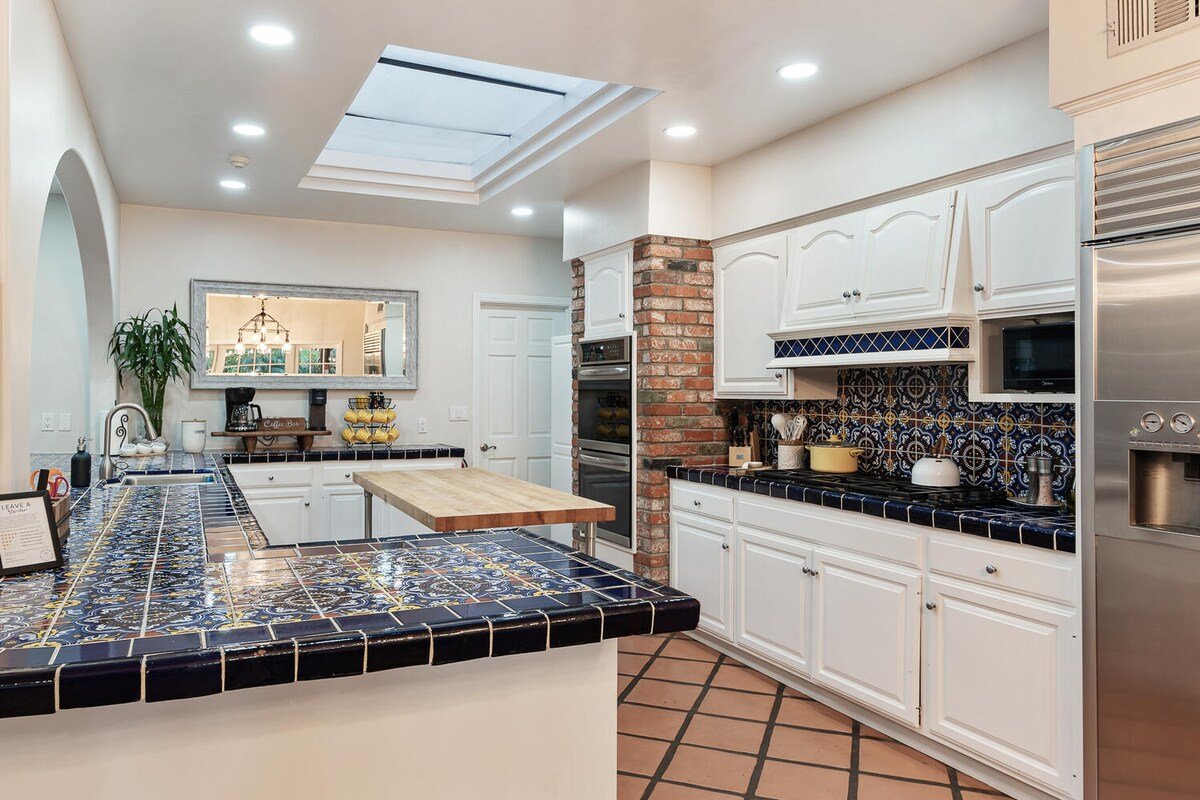 Luxury 6 Bedroom La Jolla Oasis w/ Pool and Spa! gallery image 5