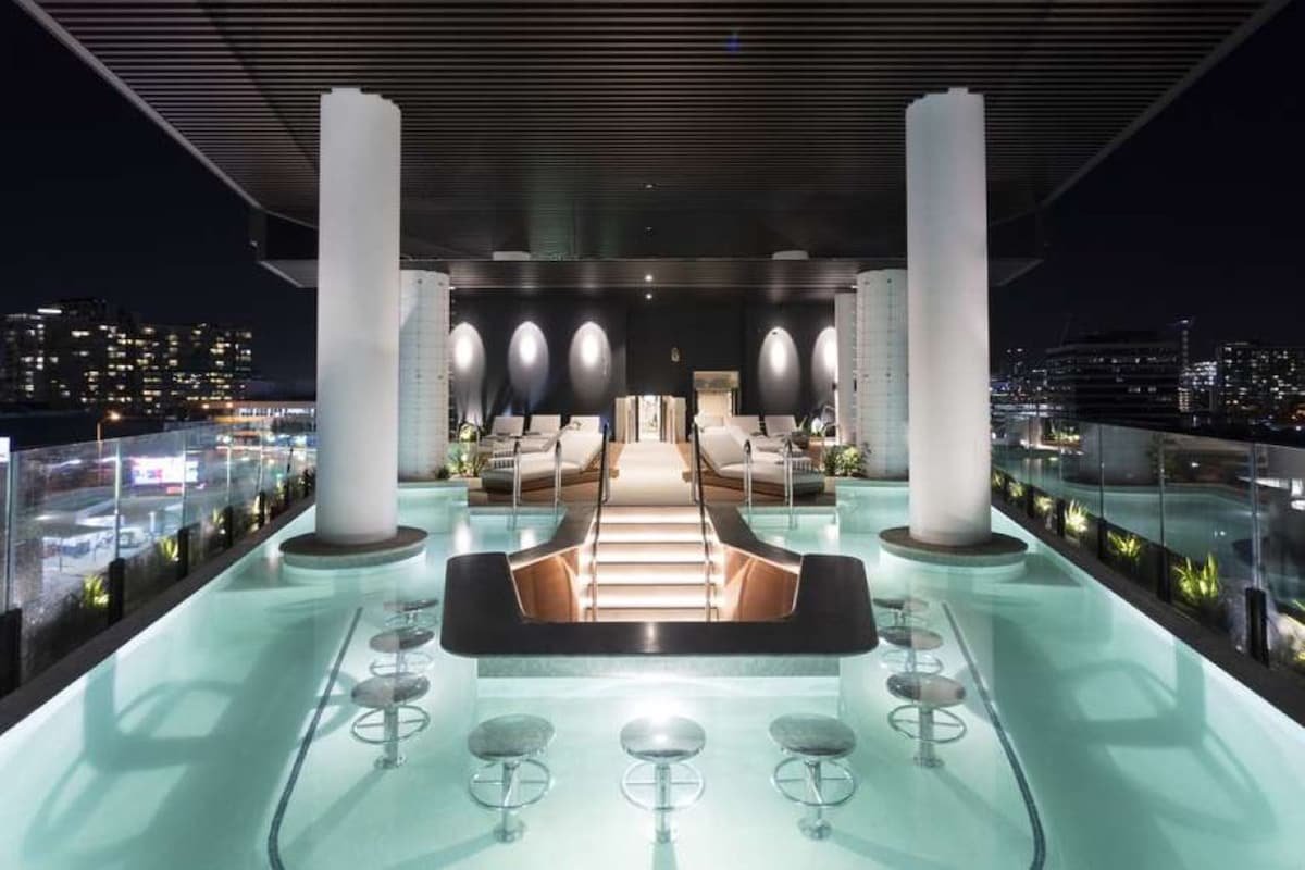 Fortitude Valley 3-Bed, Top Floor + Bridge View gallery image 5