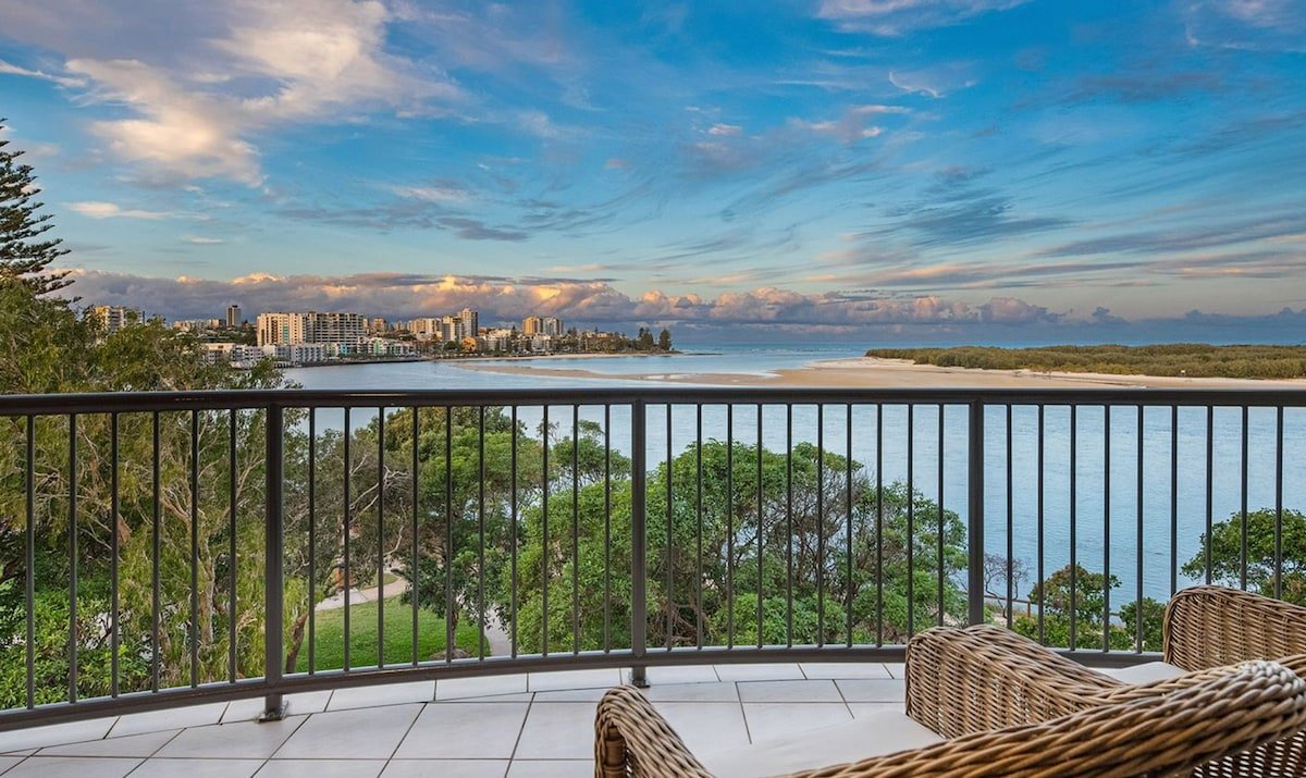 Huge Waterfront Apartment at Golden Beach gallery image 2