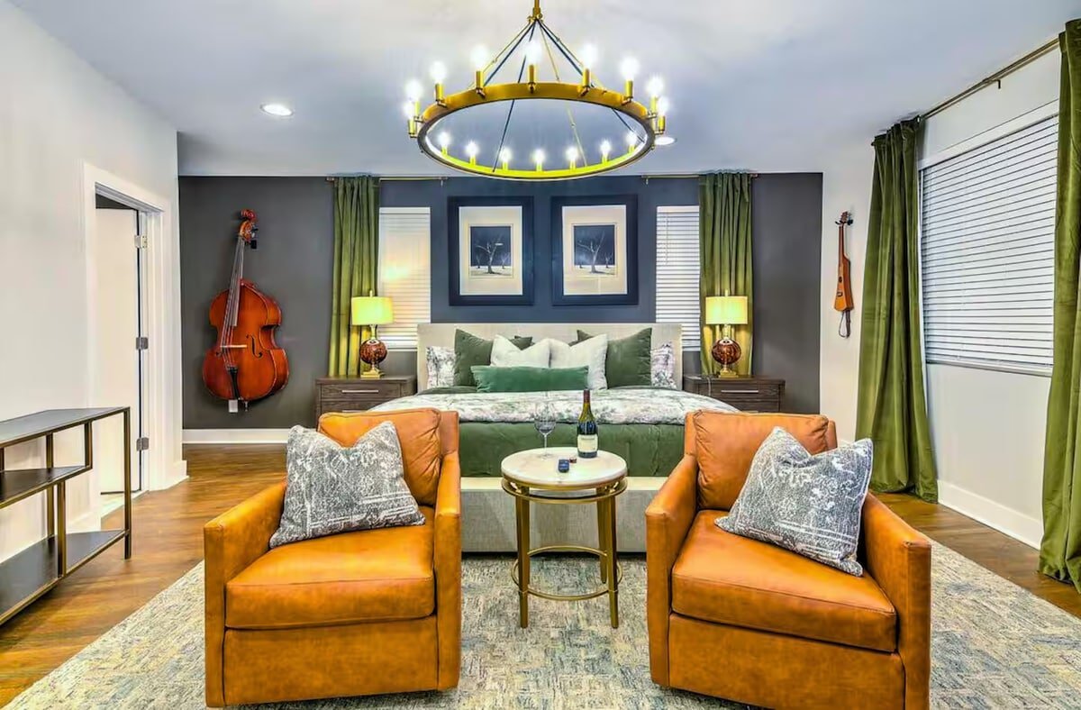 Artist Retreat: Hot Tub | Skyline View | Game Room gallery image 4