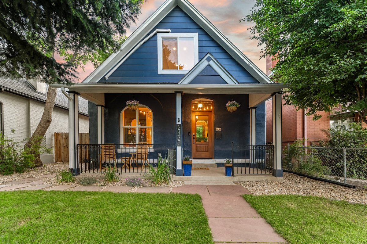 Entire 3BR House w/ hot tub, free parking, RINO/DT gallery image 2