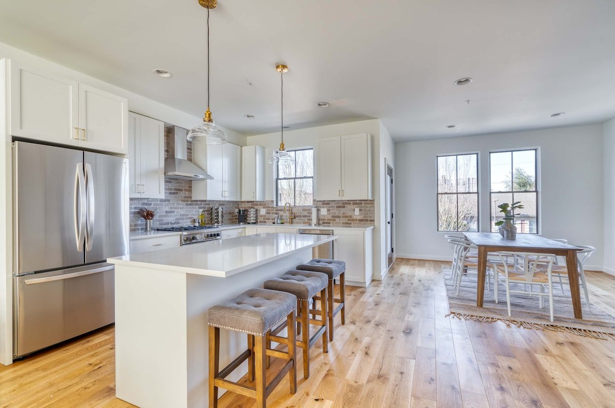 Modern 3BR • Gourmet Kitchen • Sleeps 8 gallery image 2