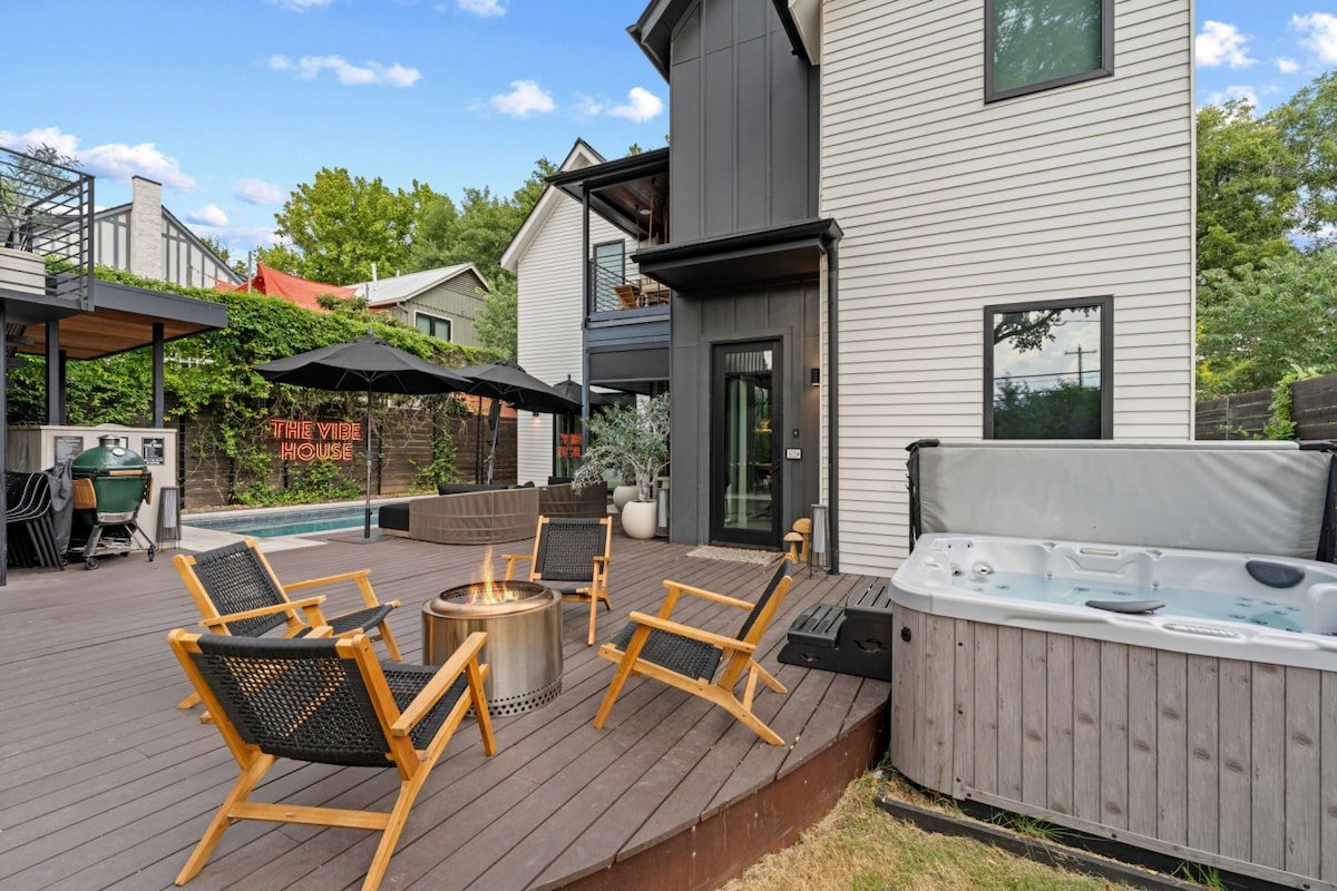 Luxury Pool, Hot Tub, Cold Plunges, Sauna, &Arcade gallery image 5