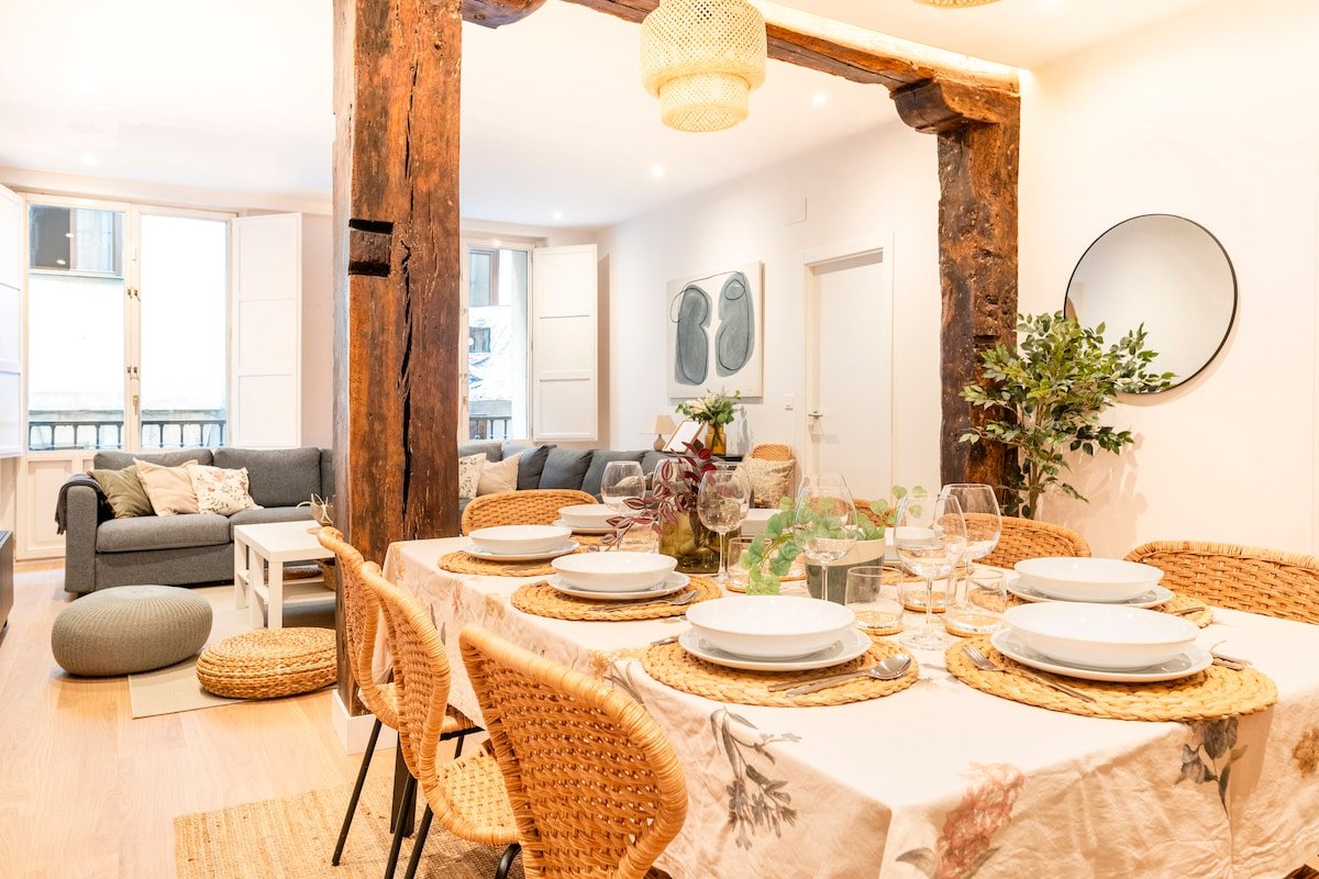 OT Residence: 5 bed / 4 bath (190sqm) in Old Town gallery image 3