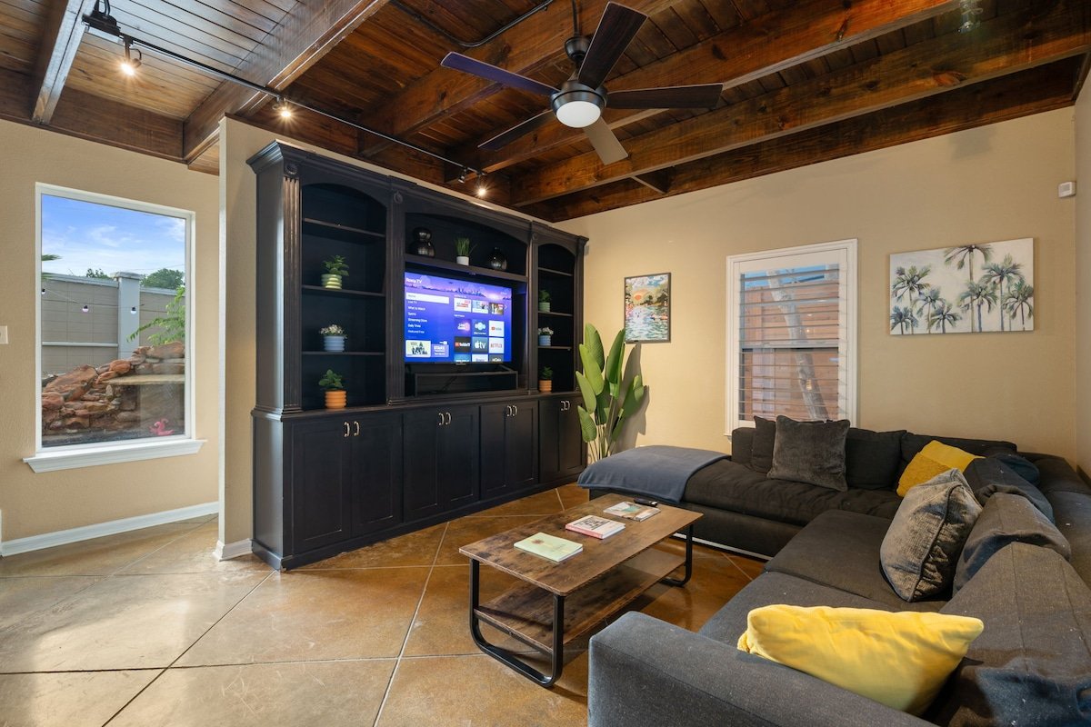 ATX Oasis! 3-Story Home – Heated Pool, Spa, Sauna! gallery image 4