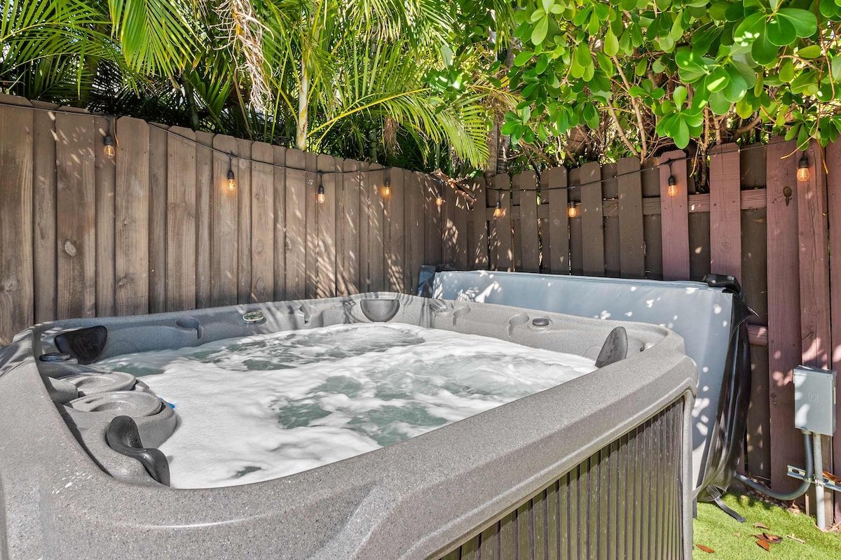 6 BR Villa Steps to Ocean, Pool, Sauna & Jacuzzi gallery image 5