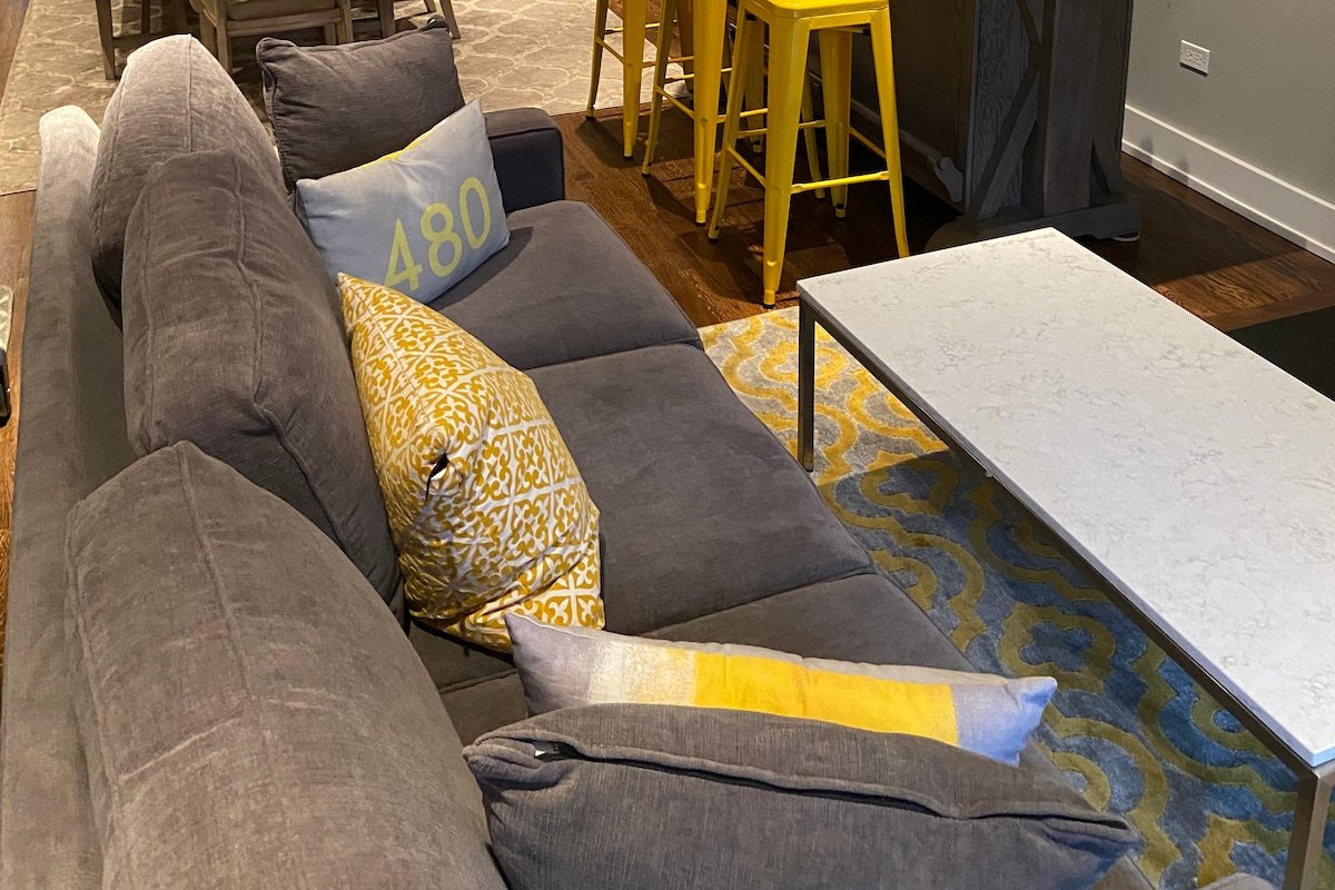 Luxury 4 bedroom steps from Wrigley gallery image 3