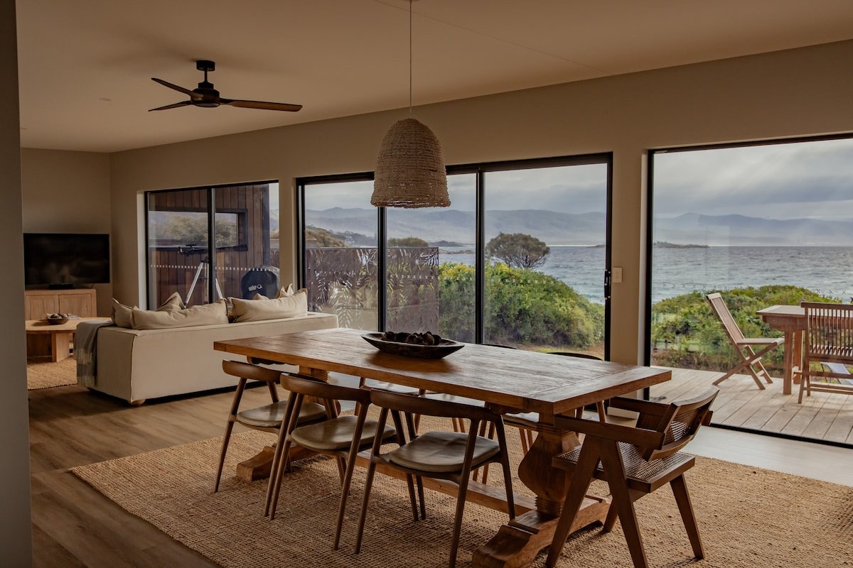 Cooinda – Absolute Beachfront, Views & Sauna gallery image 2