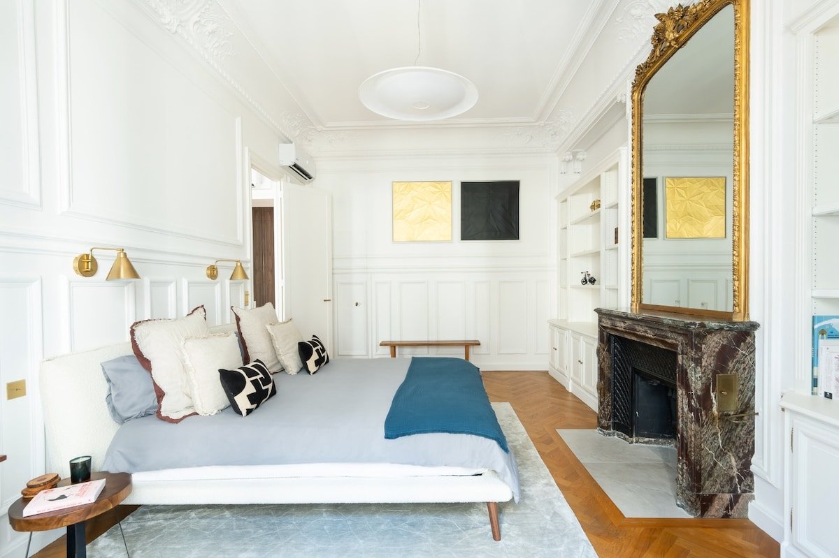 Luxury High End Condo in the Heart of Paris gallery image 4