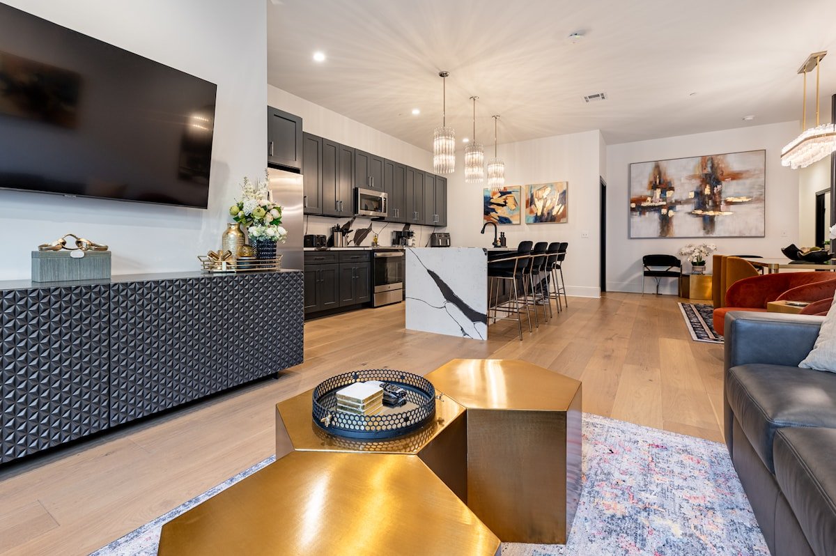 The Streetcar – The Little Lagniappe on St Charles gallery image 2