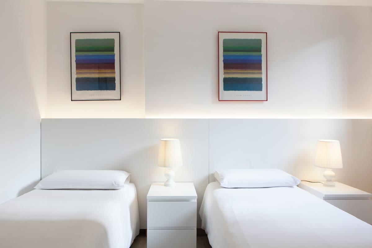 Spacious apartment by Las Ramblas gallery image 5