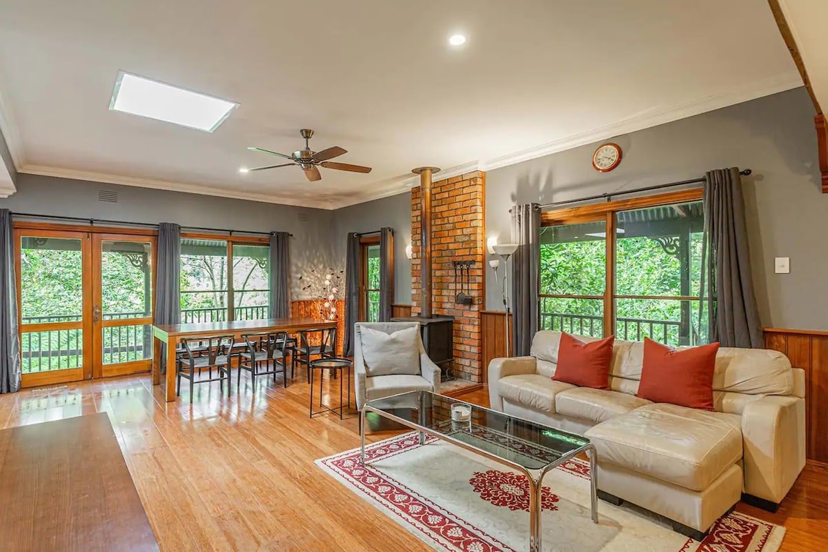 Tranquil 4 bed 2 bath Cottage with fire place gallery image 3