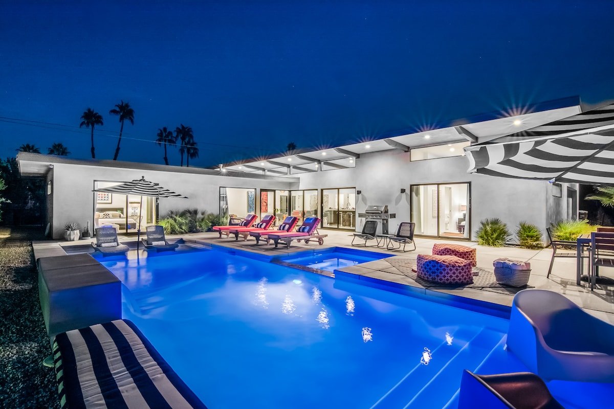 Palms at Park Villa • Pool, Spa & 5 Suites