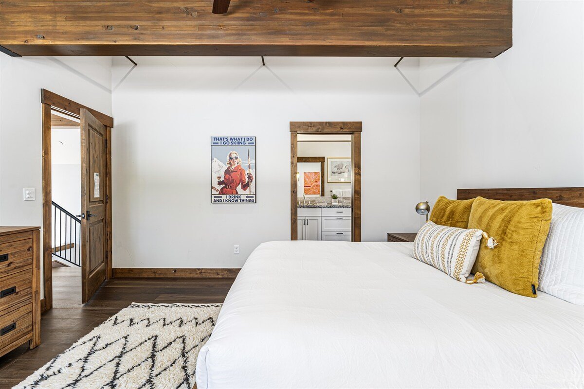 Private Hot Tub with Views of Northstar gallery image 4