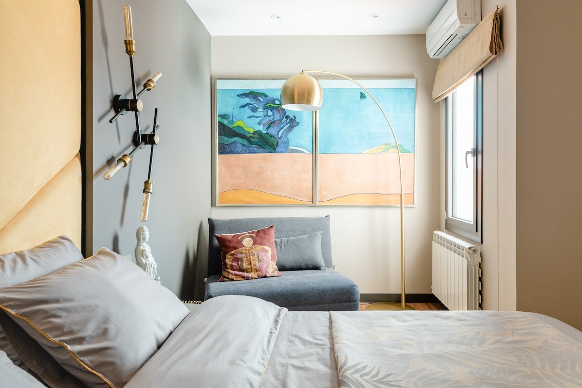 Chic, Sophisticated Gem in Eixample gallery image 3