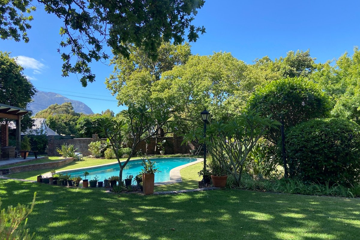 Poolside paradise in Cape Town Southern Subs gallery image 3