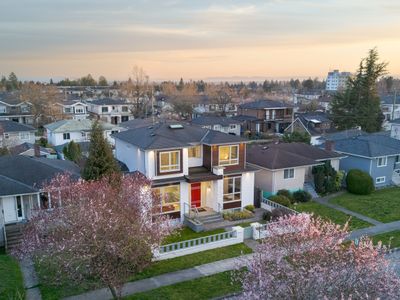 Central Luxury Home | Views & Private Cinema