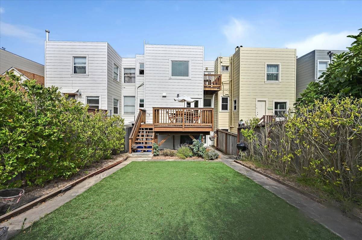 Spacious SF Haven: Cozy Bedrooms & Modern Kitchen gallery image 2